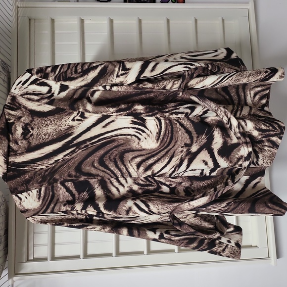 Susan graver, size medium, lined belted 3/4 car coat. - Picture 2 of 5